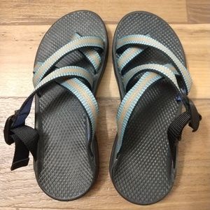 Like new Chaco sandles no back